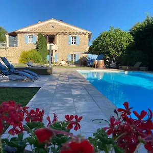 Avec Terrasse Privative Et Piscine , Grillon Frankrijk