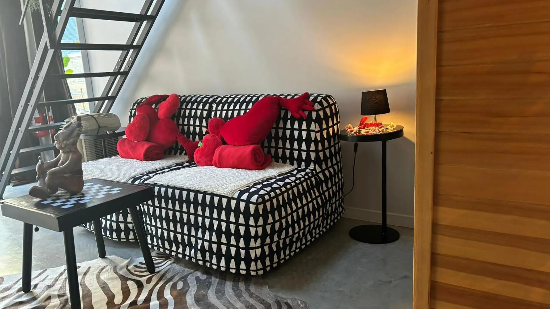 Wellness Loft With Sauna, Jacuzzi, Roof Terrace & Amazing View contacts
